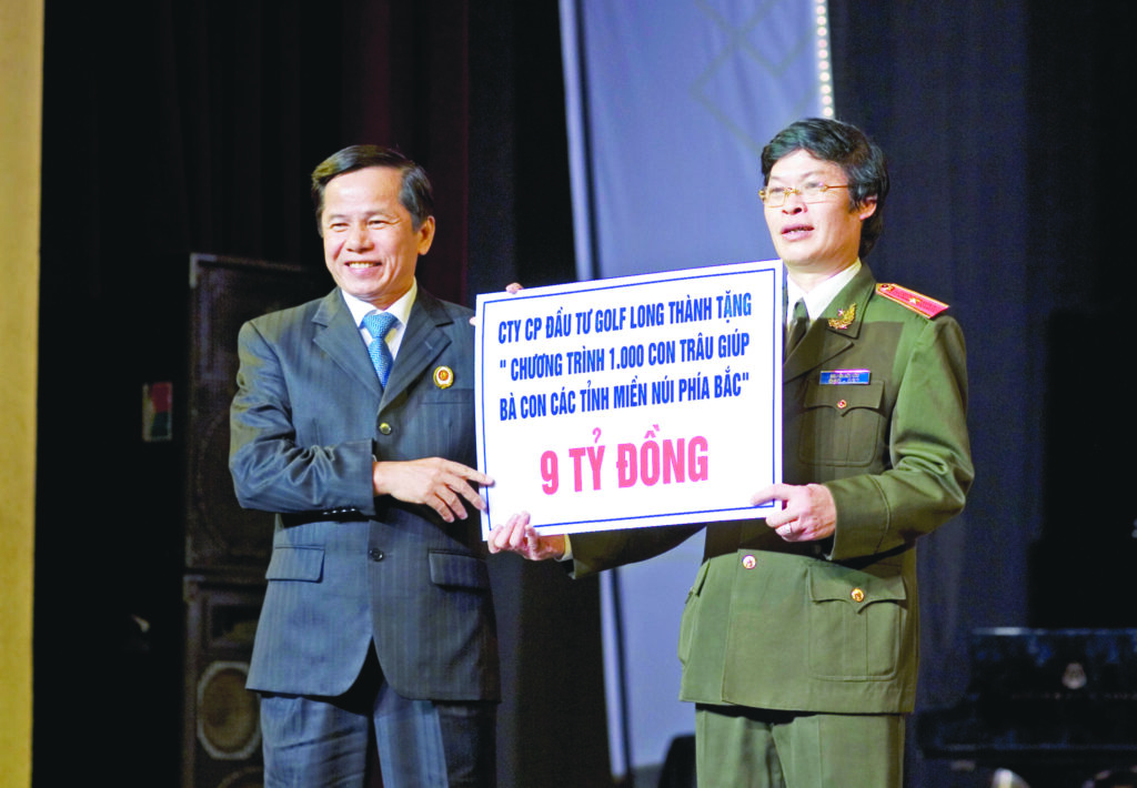 4. Ung ho 1000 con trau voi cho ba con tinh mien nui phia Bac ngay 16 03 2008